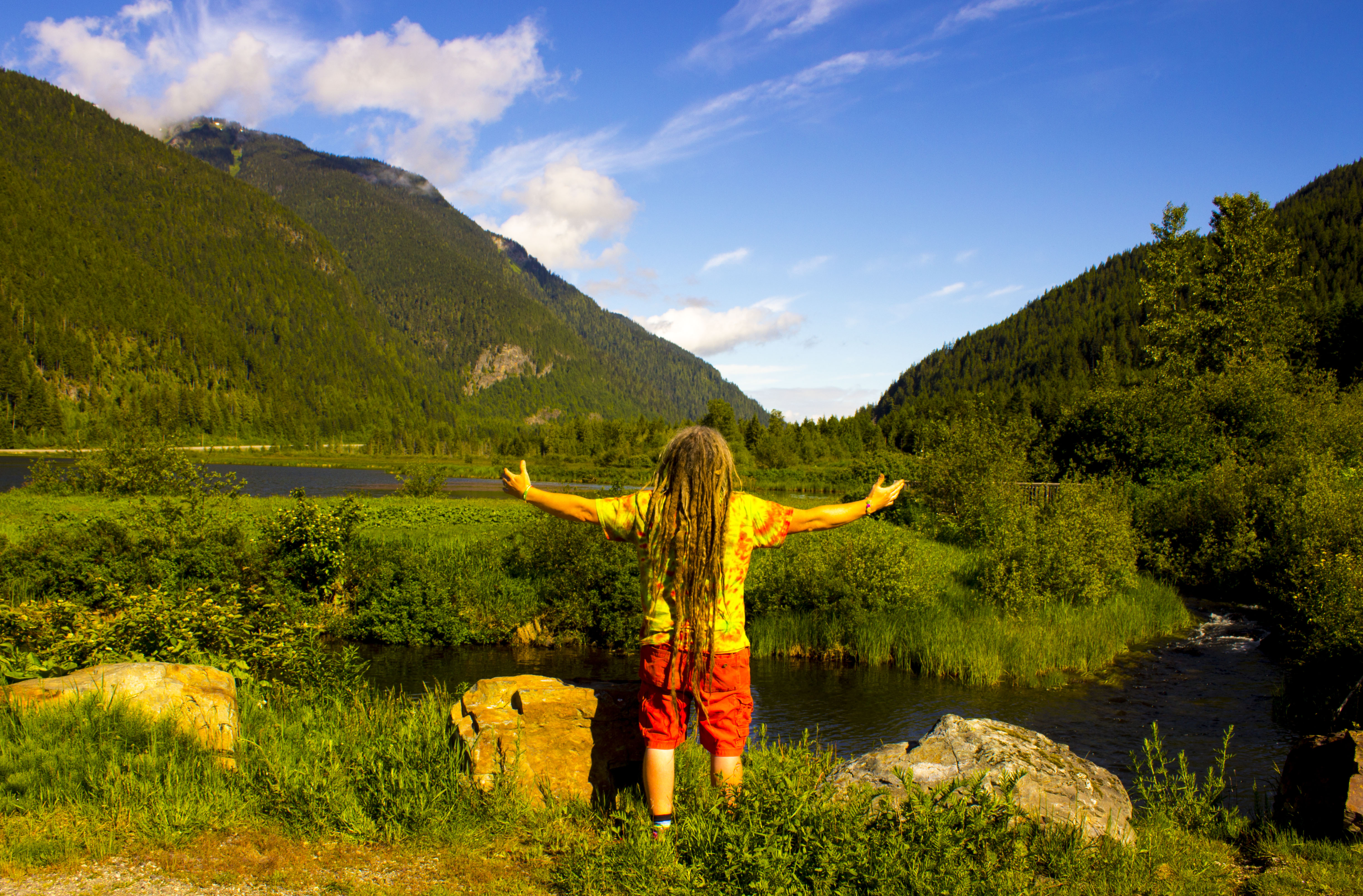 Hippie Mike - At the lake - Sunshine Valley - backshot